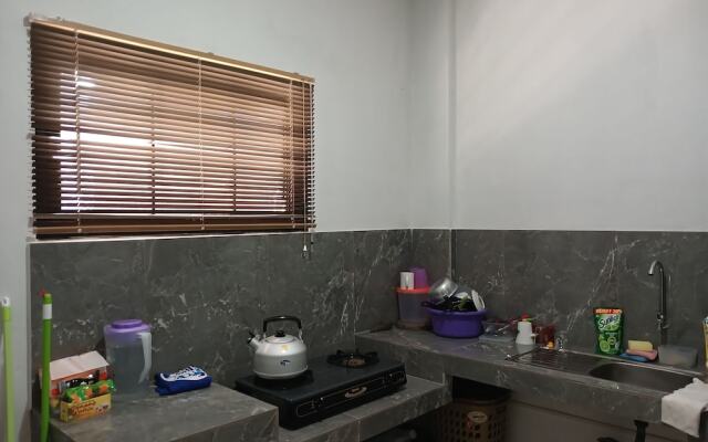 Super OYO 93085 Homy Stay Syariah