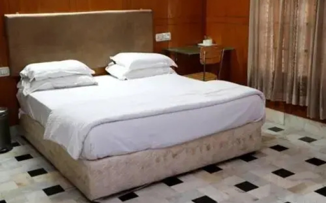 Iroomz Ashoka Comforts