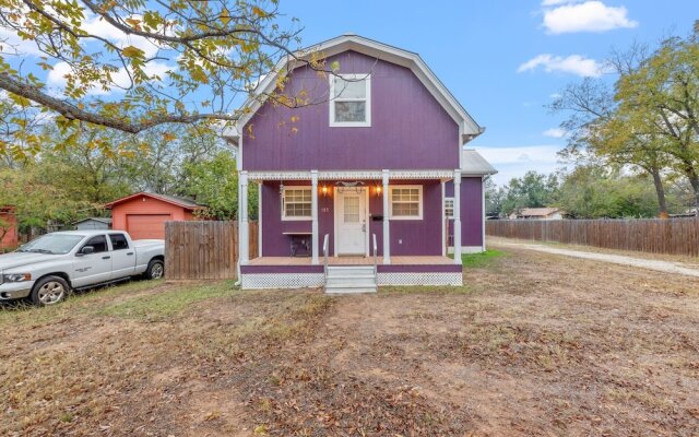 Meme's Purple Barn 1 Bedroom Home by RedAwning