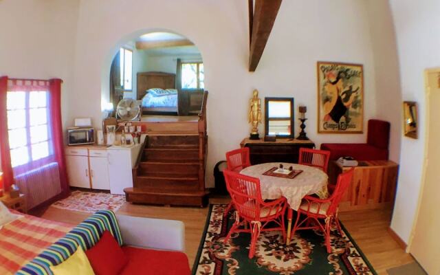 Les Maquinols Estate