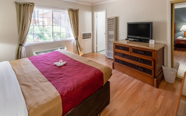 Pine Tree Chalet by RedAwning