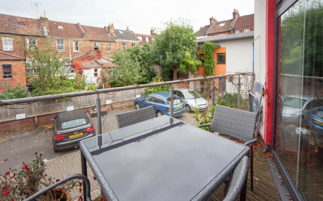 Special 3 Bedroom Townhouse With Parking in Bristol