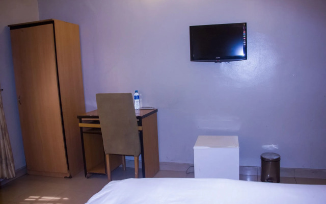 Triple Tee Hotel