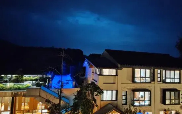 Liuhe Bisu Hot Spring Hotel (Qingcheng Mountain store)