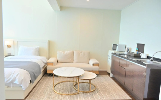 Rich Hotel