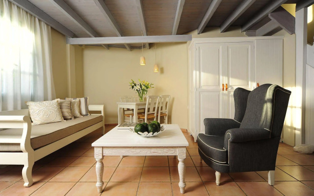 Mythos Suites Boutique Hotel