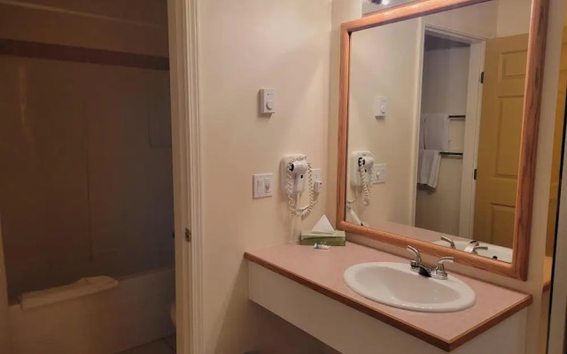 Western Budget Motel Whitecourt 3