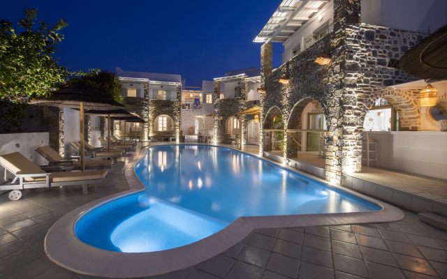 Zefi Hotel & Suites