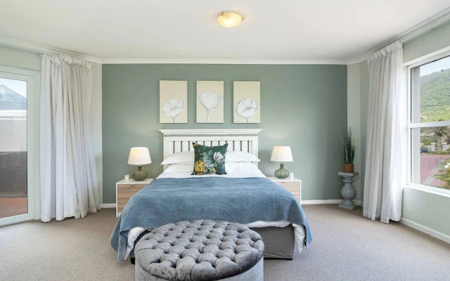 Beachfront Villa Sea Breeze, Hout Bay, Cape Town