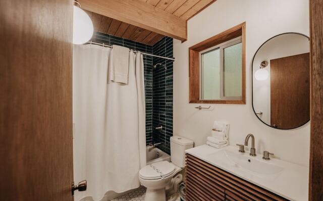 27gs - Bbq - Pets Ok - Wifi - Sleeps 10 3 Bedroom Home by RedAwning