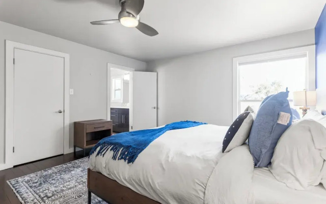 Fun 3BR Retreat in Austin Huge Pool