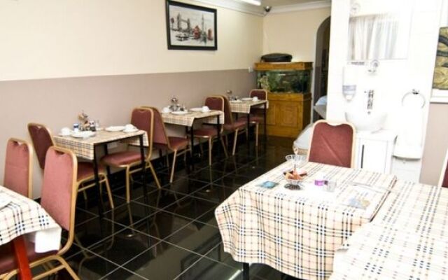 Holland Park Hotel