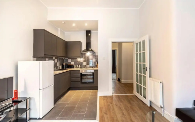 Stunning Newly Furnished Ground Floor Apartment