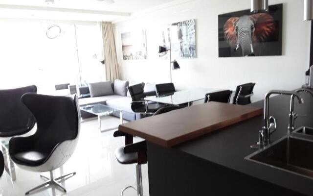 136 A First Line sleeps 6