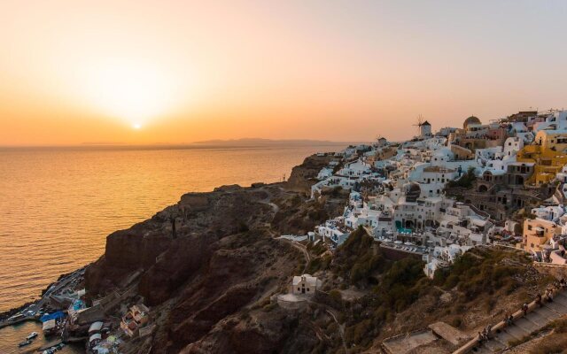 Mystique, a Luxury Collection Hotel, Santorini