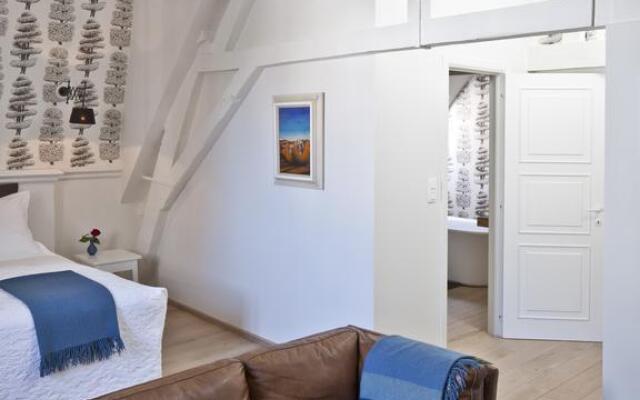 Jacquemine Luxury Guesthouse & Art Gallery