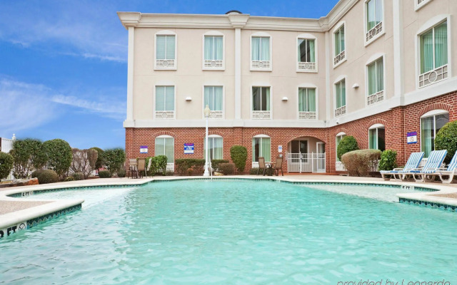 Holiday Inn Express & Suites Waxahachie by IHG