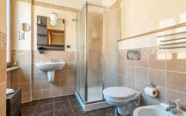Room in Apartment - Alis Laura Guest House
