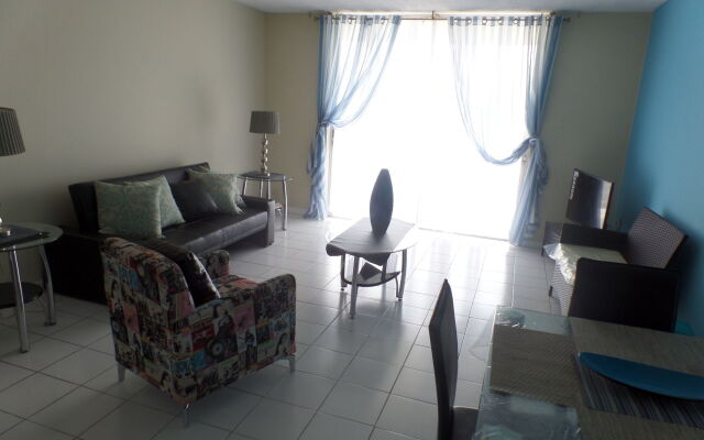 Skyclub Beach Suite at Mobay Club