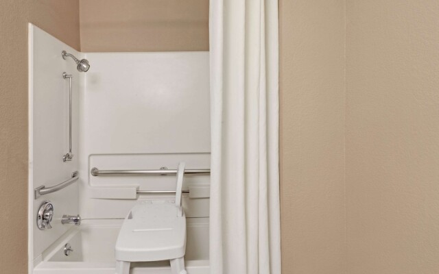 Super 8 By Wyndham Nashville/ Dntn/ Opryland Area