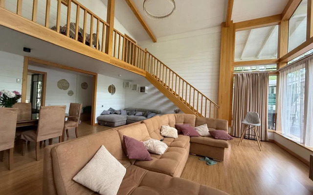 Пчелы у озера