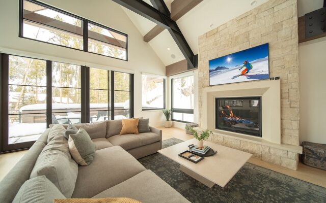 Wolf Rock Home 82