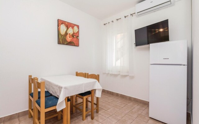 Stunning Home in Mandre With Wifi and 2 Bedrooms