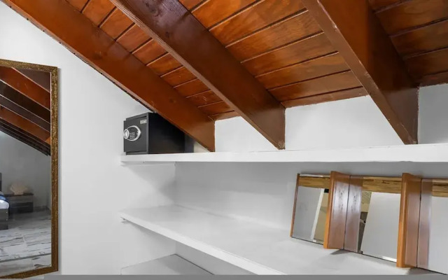 Spacious Renovated House Prvt Pool 5 min to Bch