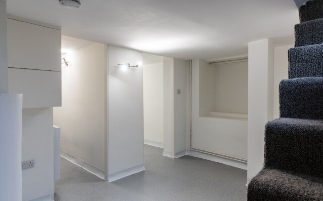 2 Bedroom Central Brighton Apartment