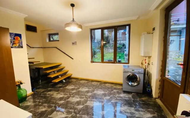 ბორჯომი საოჯახო სასტუმრო "გიომანი" Borjomi Guest House "GioMaNi" დასვენება ბორჯომში "GioMaNi"
