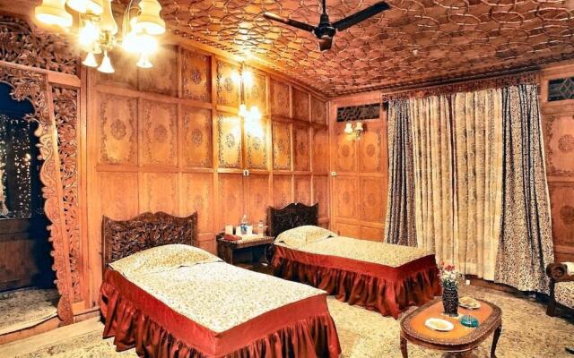 Meena Group houseboats