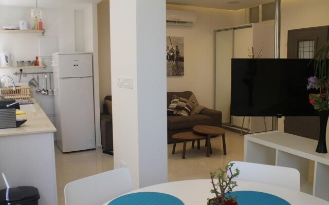 Beach and Park Apartment