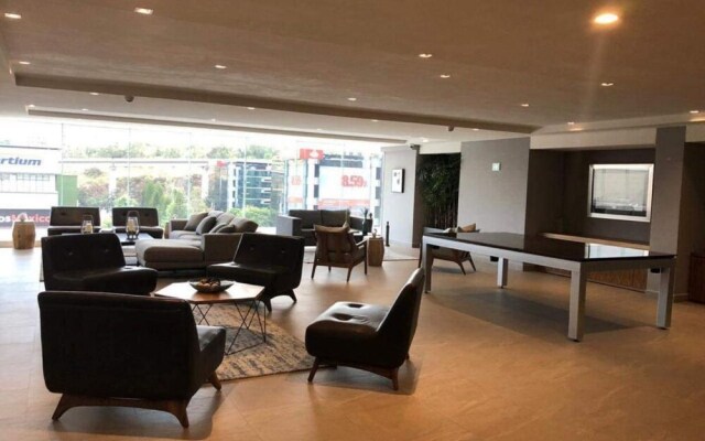 Luxurious Apartment with Amenities Near Santa Fe