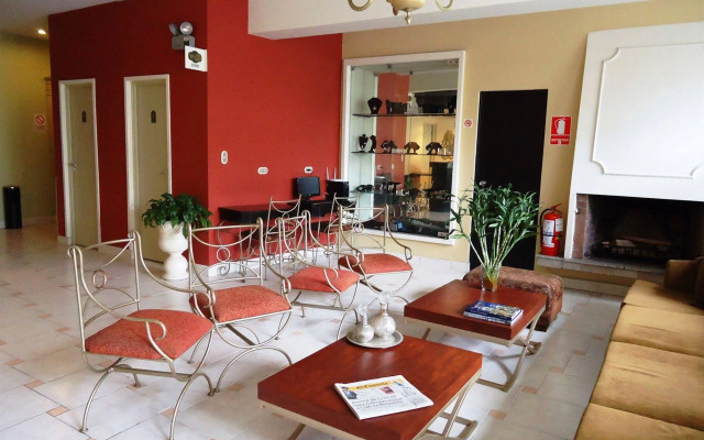 Leon De Oro Inn & Suites
