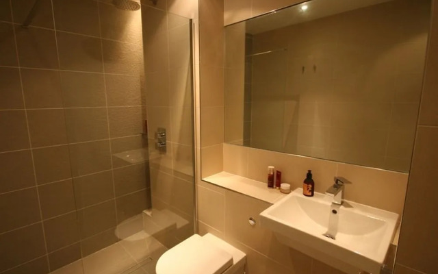 83 Goswell Apartment