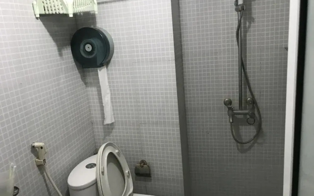 Oyo 442 Holiday Hotel