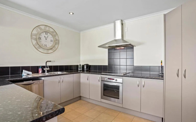 16 Rutherford Crescent