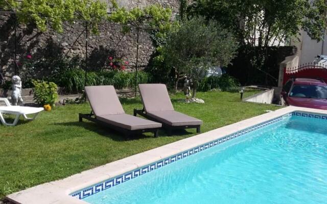 St Jean du Gard : Spacious Apartment with Use of Pool