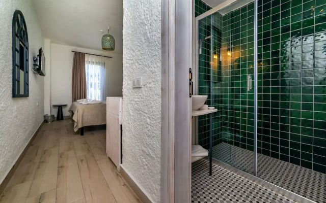 Cemal Alaçatı Hotel