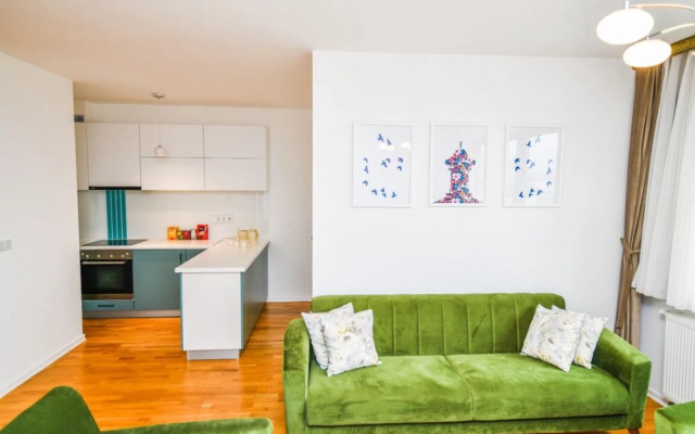 Modern 2bdr Apartment-best View- Free Parking