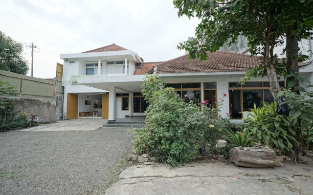 OYO 2048 Hotel Cahya Panorama