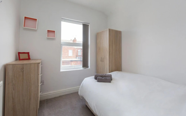 Townhouse @ 27 Electricity St Crewe
