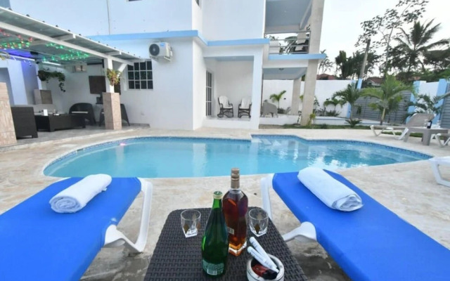 Gorgeous Spacious Property in Prime Beach Location