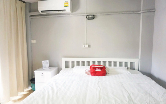 Moumou Hostel