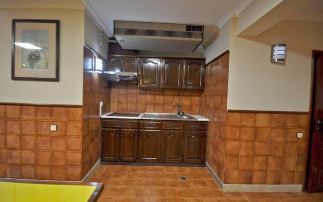 Residential Cul-de-sac Walking Distance to Centre, Private Pool, Free AC & Wifi