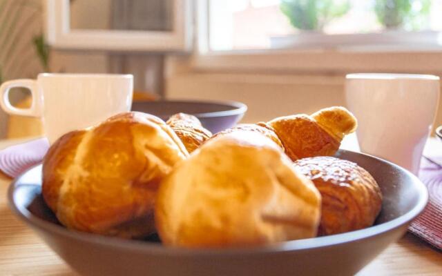 #5 Flower Markets Place 1Min to beach & Saleya