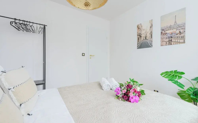 Lumina spacious apartment in Warsaw