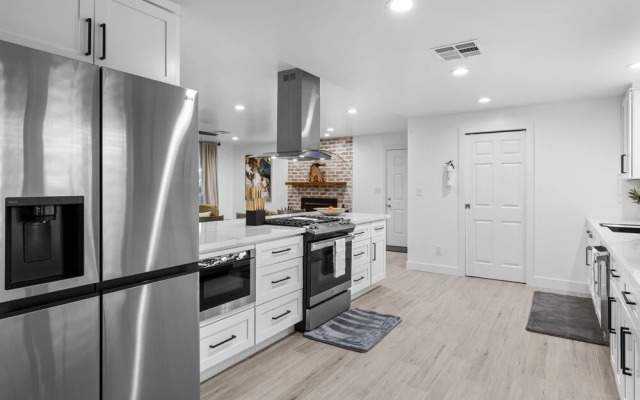 Desert Willow Pool Spa Firepit Putting Green