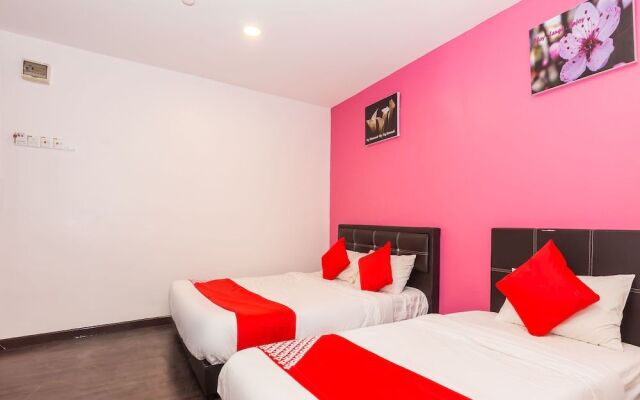 OYO 652 Taj Grand Hotel