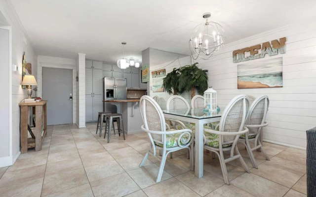 The Condor - Stay for 6